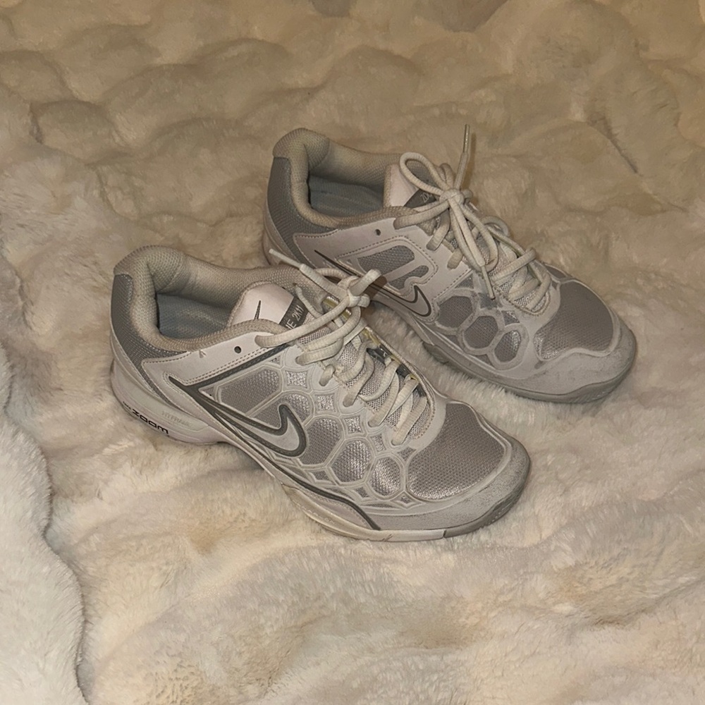 Nike Gray Sneakers with Supportive Midsole